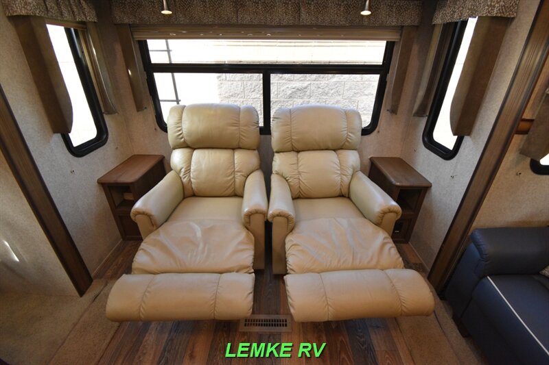 2016 Forest River Rockwood Signature Ultra Lite 8289WS   - Photo 23 - Rocklin, CA 95677