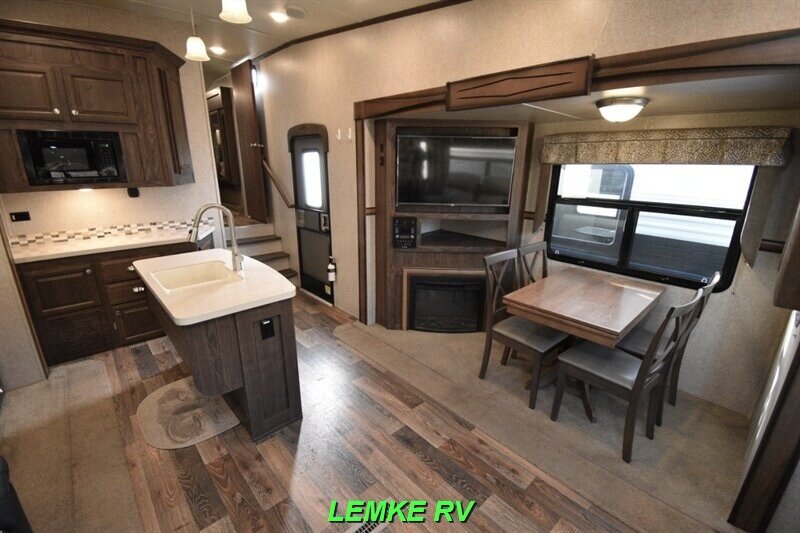 2016 Forest River Rockwood Signature Ultra Lite 8289WS   - Photo 21 - Rocklin, CA 95677
