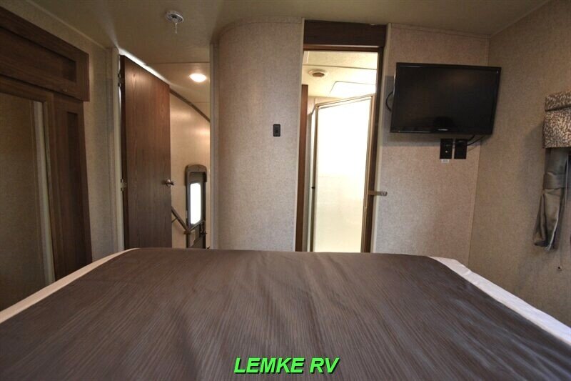 2016 Forest River Rockwood Signature Ultra Lite 8289WS   - Photo 19 - Rocklin, CA 95677