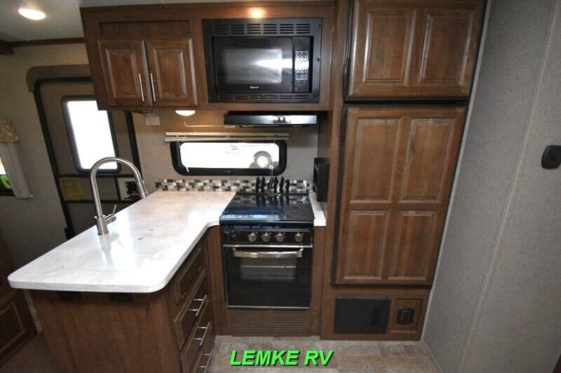 2019 Forest River Rockwood Signature Ultra Lite 8326BHS   - Photo 13 - Rocklin, CA 95677