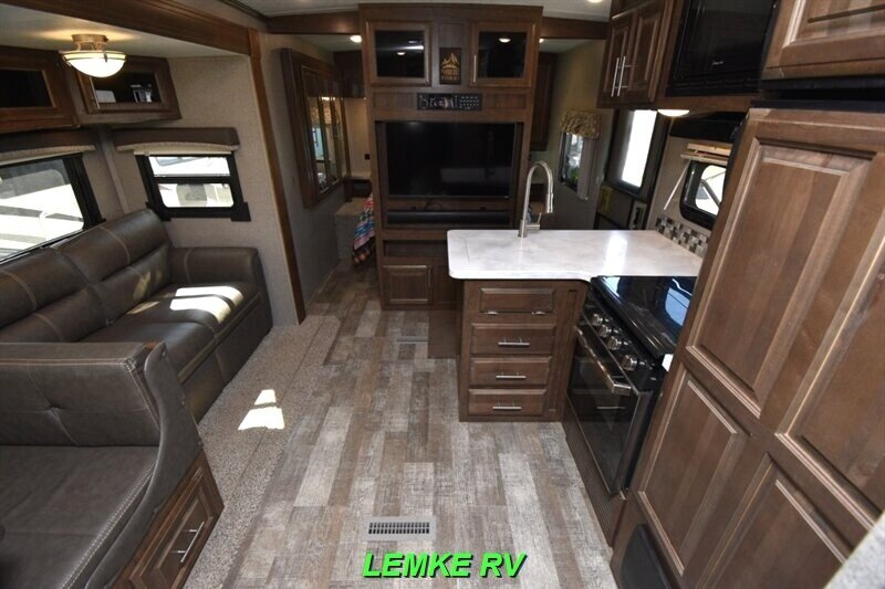 2019 Forest River Rockwood Signature Ultra Lite 8326BHS   - Photo 5 - Rocklin, CA 95677