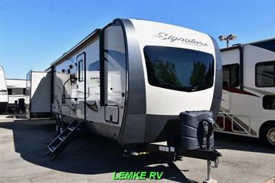 2019 Forest River Rockwood Signature Ultra Lite 8326BHS