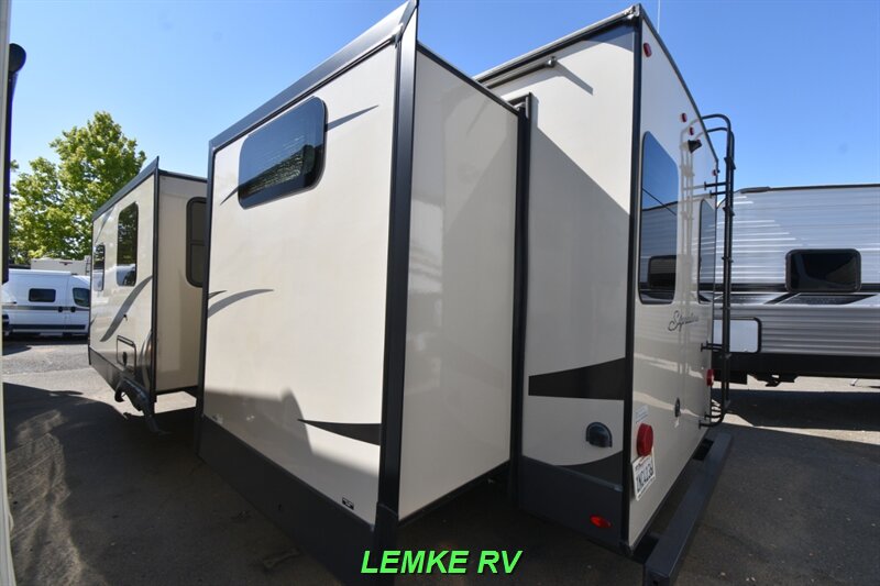 2019 Forest River Rockwood Signature Ultra Lite 8326BHS   - Photo 7 - Rocklin, CA 95677