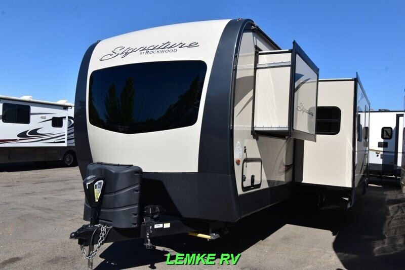 2019 Forest River Rockwood Signature Ultra Lite 8326BHS   - Photo 6 - Rocklin, CA 95677