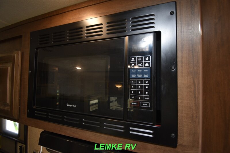 2019 Forest River Rockwood Signature Ultra Lite 8326BHS   - Photo 27 - Rocklin, CA 95677
