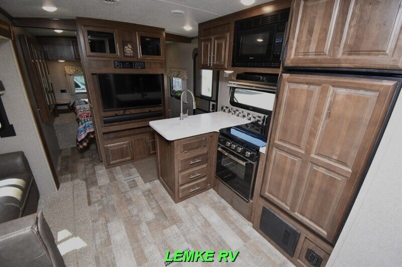 2019 Forest River Rockwood Signature Ultra Lite 8326BHS   - Photo 21 - Rocklin, CA 95677