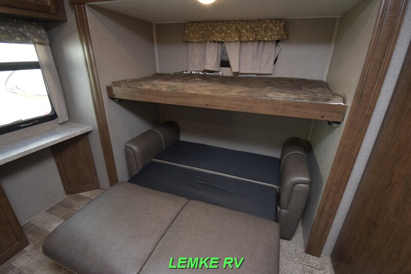 2019 Forest River Rockwood Signature Ultra Lite 8326BHS   - Photo 19 - Rocklin, CA 95677