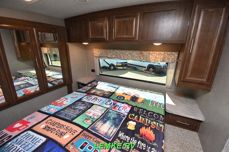2019 Forest River Rockwood Signature Ultra Lite 8326BHS   - Photo 14 - Rocklin, CA 95677