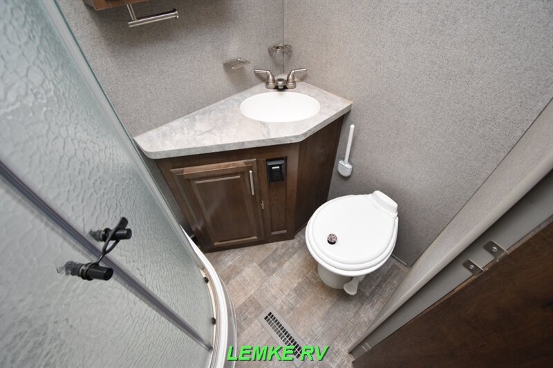 2019 Forest River Rockwood Signature Ultra Lite 8326BHS   - Photo 20 - Rocklin, CA 95677