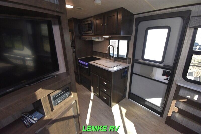 2018 Cruiser RV Shadow Cruiser 200RDS   - Photo 14 - Rocklin, CA 95677