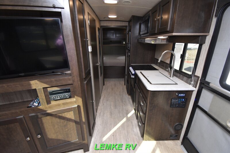 2018 Cruiser RV Shadow Cruiser 200RDS   - Photo 5 - Rocklin, CA 95677