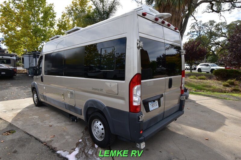 2018 Roadtrek Simplicity SRT   - Photo 7 - Rocklin, CA 95677