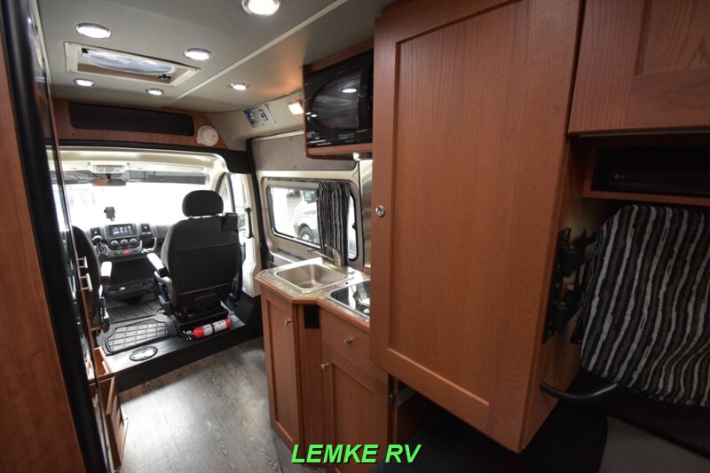 2018 Roadtrek Simplicity SRT   - Photo 17 - Rocklin, CA 95677