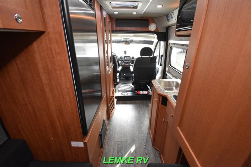 2018 Roadtrek Simplicity SRT   - Photo 5 - Rocklin, CA 95677