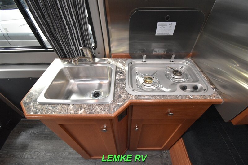 2018 Roadtrek Simplicity SRT   - Photo 16 - Rocklin, CA 95677