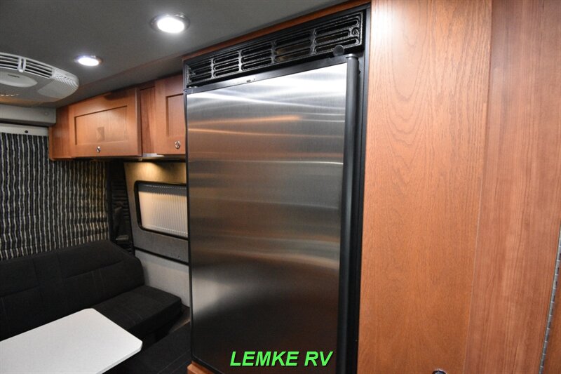 2018 Roadtrek Simplicity SRT   - Photo 15 - Rocklin, CA 95677