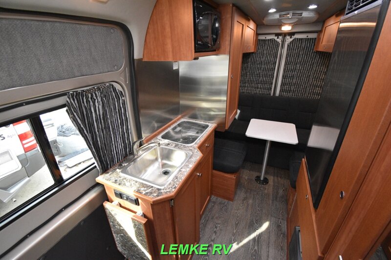 2018 Roadtrek Simplicity SRT   - Photo 13 - Rocklin, CA 95677