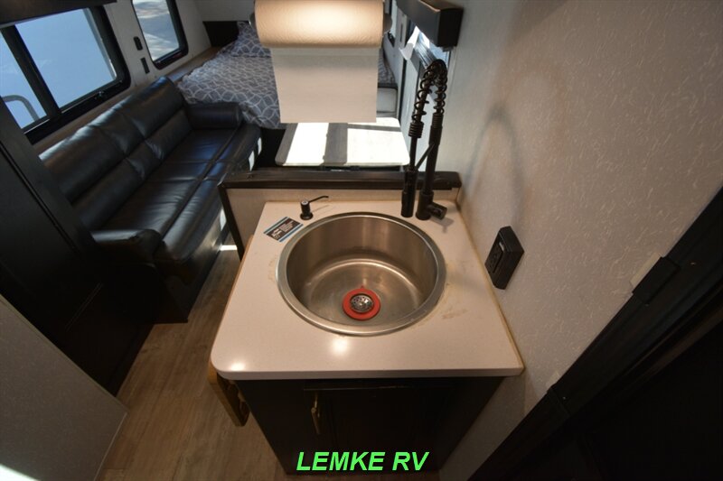 2021 Forest River Cherokee Wolf Pup 16HEBL   - Photo 20 - Rocklin, CA 95677