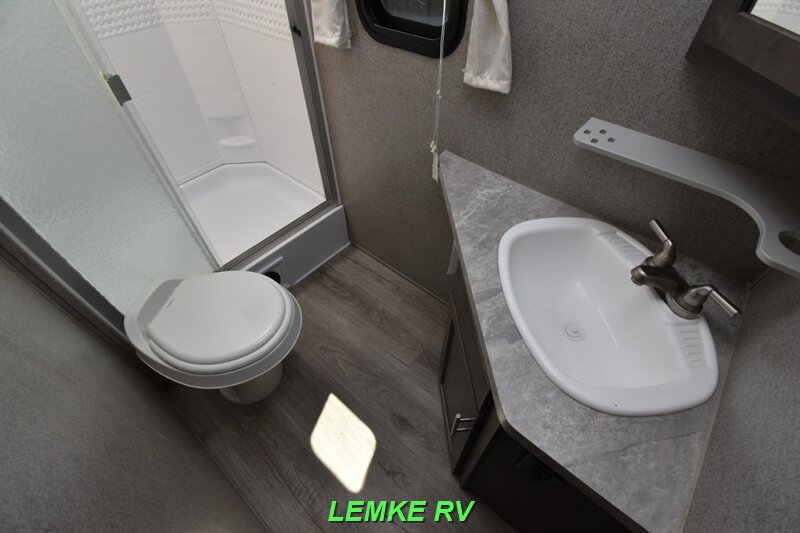 2020 Forest River Flagstaff Super Lite 27BHWS   - Photo 18 - Rocklin, CA 95677