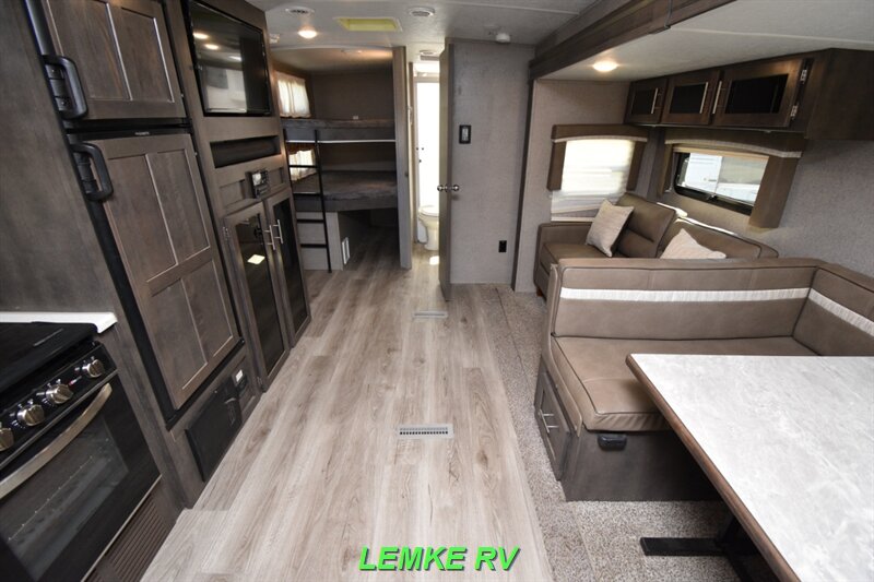 2020 Forest River Flagstaff Super Lite 27BHWS   - Photo 2 - Rocklin, CA 95677