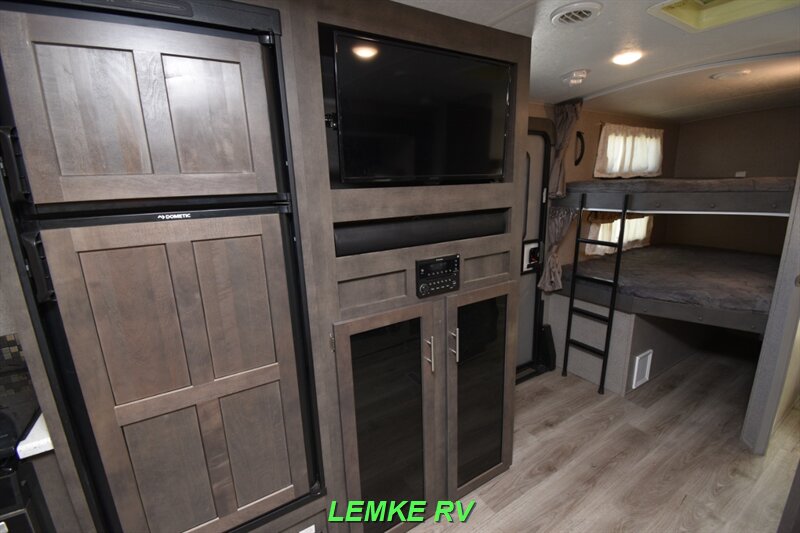 2020 Forest River Flagstaff Super Lite 27BHWS   - Photo 25 - Rocklin, CA 95677
