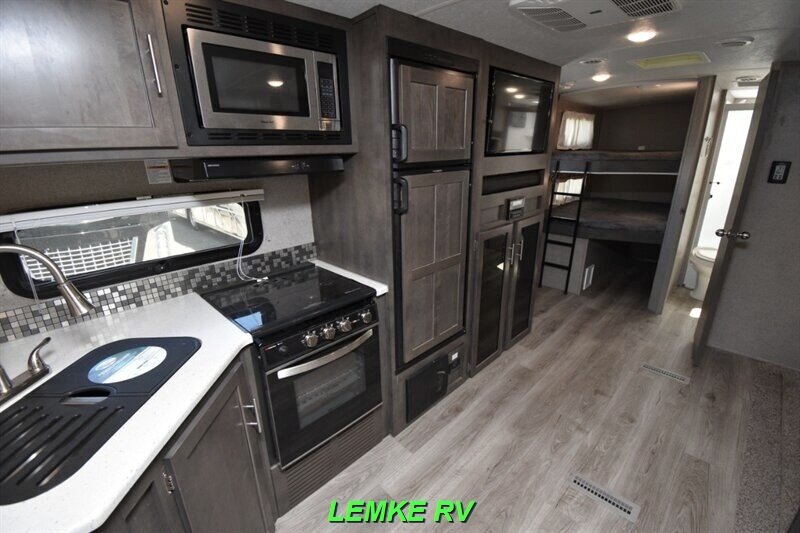 2020 Forest River Flagstaff Super Lite 27BHWS   - Photo 11 - Rocklin, CA 95677