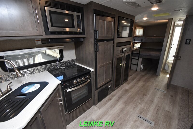 2020 Forest River Flagstaff Super Lite 27BHWS   - Photo 12 - Rocklin, CA 95677
