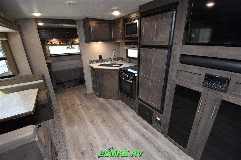 2020 Forest River Flagstaff Super Lite 27BHWS   - Photo 14 - Rocklin, CA 95677