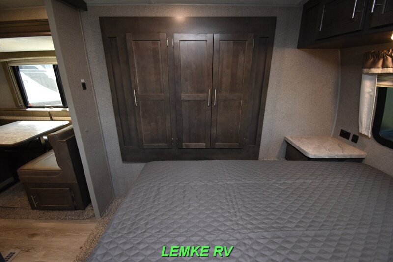 2020 Forest River Flagstaff Super Lite 27BHWS   - Photo 20 - Rocklin, CA 95677