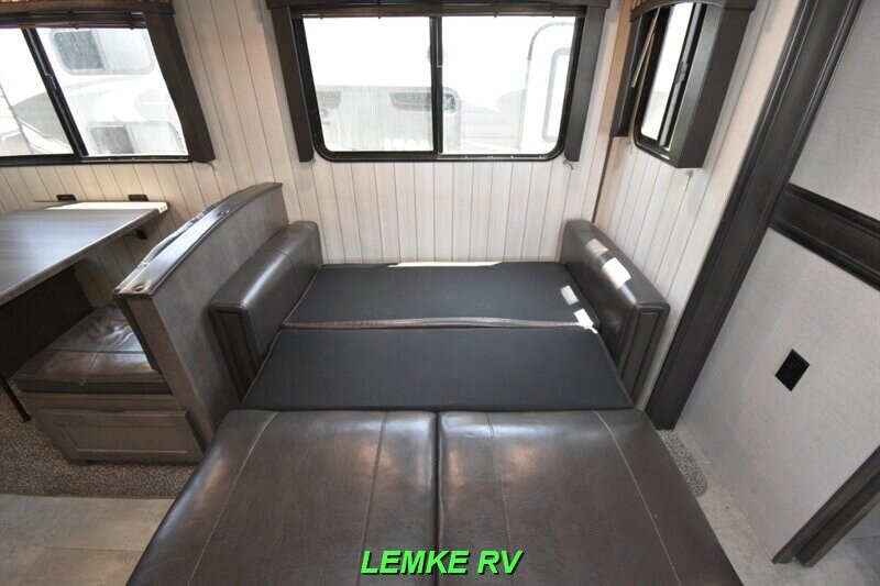 2018 CrossRoads RV Sunset Trail Super Lite SS336BH   - Photo 26 - Rocklin, CA 95677