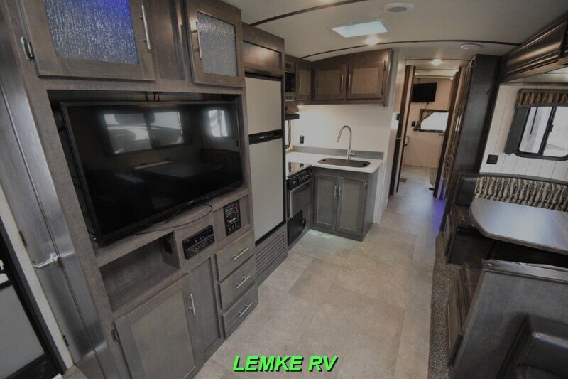 2018 CrossRoads RV Sunset Trail Super Lite SS336BH   - Photo 12 - Rocklin, CA 95677