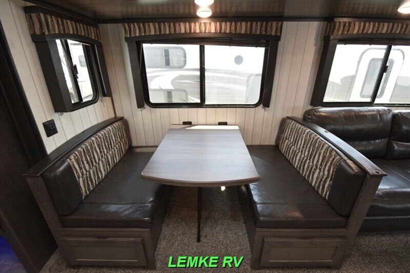 2018 CrossRoads RV Sunset Trail Super Lite SS336BH   - Photo 24 - Rocklin, CA 95677
