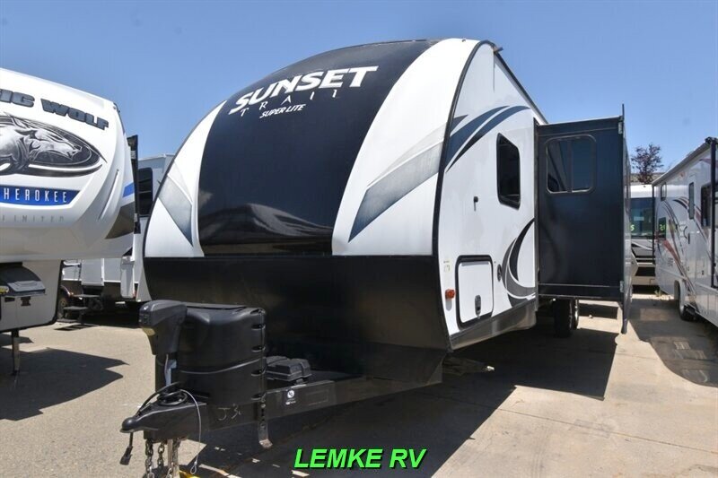 2018 CrossRoads RV Sunset Trail Super Lite SS336BH   - Photo 6 - Rocklin, CA 95677