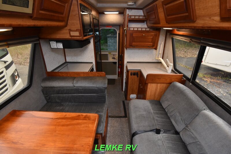 2004 Chinook Concourse XL 2100   - Photo 2 - Rocklin, CA 95677