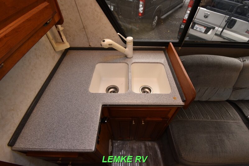 2004 Chinook Concourse XL 2100   - Photo 16 - Rocklin, CA 95677