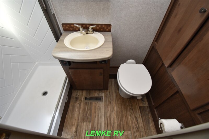 2022 Northwood Nash 23D   - Photo 15 - Rocklin, CA 95677
