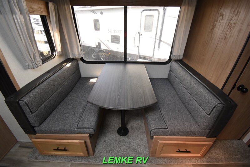 2023 Forest River Cherokee 306MM   - Photo 15 - Rocklin, CA 95677