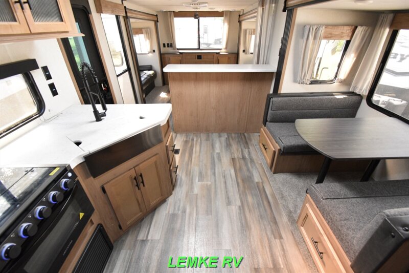 2023 Forest River Cherokee 306MM   - Photo 2 - Rocklin, CA 95677