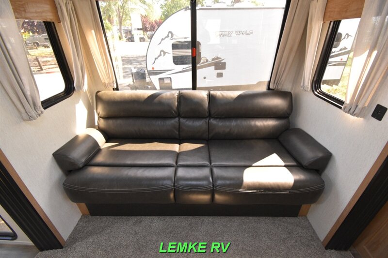 2023 Forest River Cherokee 306MM   - Photo 21 - Rocklin, CA 95677