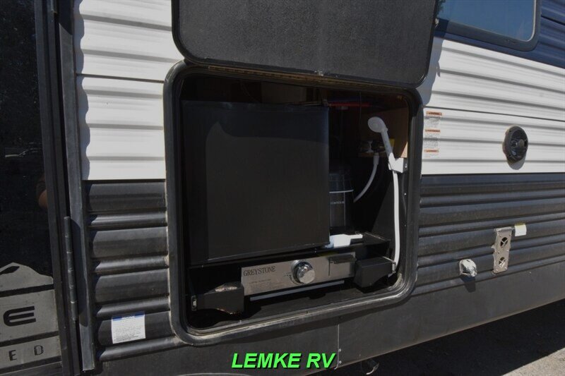 2023 Forest River Cherokee 306MM   - Photo 10 - Rocklin, CA 95677