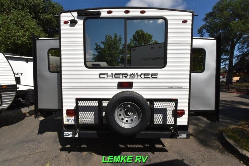 2023 Forest River Cherokee 306MM   - Photo 8 - Rocklin, CA 95677