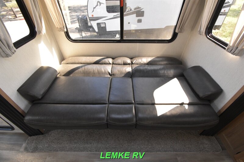 2023 Forest River Cherokee 306MM   - Photo 22 - Rocklin, CA 95677