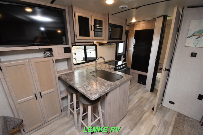 2021 Coachmen Spirit Ultra-Lite 1943RB   - Photo 12 - Rocklin, CA 95677