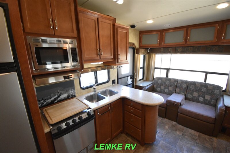 2014 Northwood Fox Mountain 235RLS   - Photo 12 - Rocklin, CA 95677