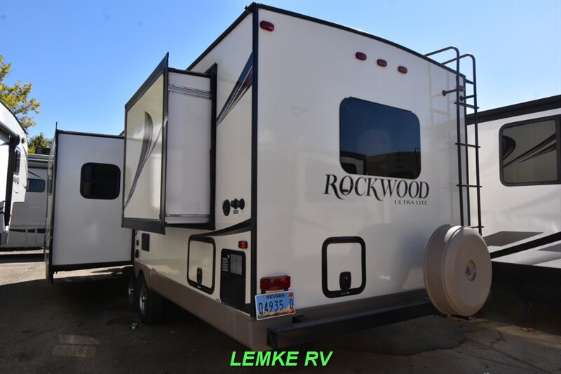 2015 Forest River Rockwood Ultra Lite 2608WS   - Photo 7 - Rocklin, CA 95677