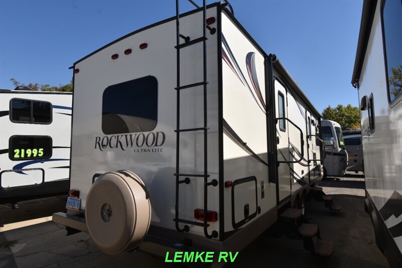 2015 Forest River Rockwood Ultra Lite 2608WS   - Photo 9 - Rocklin, CA 95677