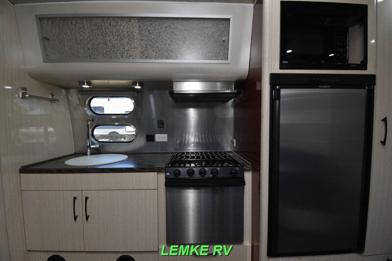 2018 Airstream Serenity 23QB   - Photo 14 - Rocklin, CA 95677