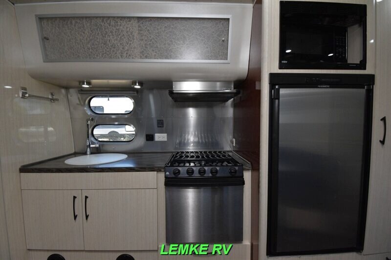 2018 Airstream International Serenity 23FB   - Photo 13 - Rocklin, CA 95677