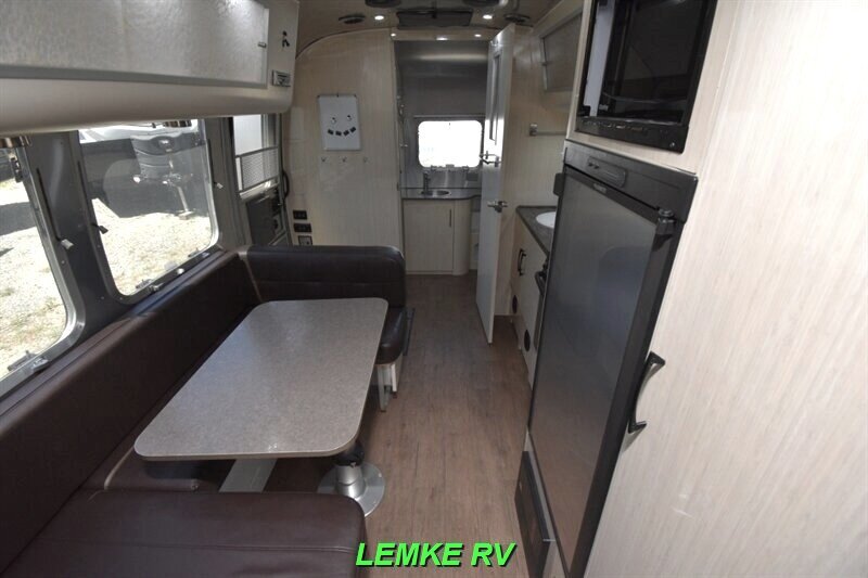 2018 Airstream International Serenity 23FB   - Photo 5 - Rocklin, CA 95677
