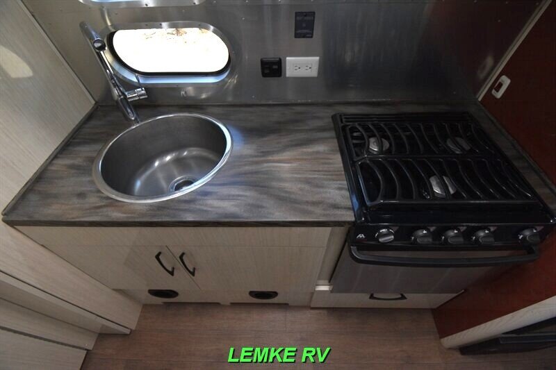2018 Airstream International Serenity 23FB   - Photo 14 - Rocklin, CA 95677